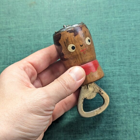 Vintage wood novelty bottle opener and pepper shaker - Picture 3 of 9